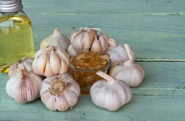 Transparent capsule of garlic extract oil