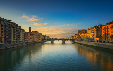 Naklejka premium Carraia medieval Bridge on Arno river at sunset. Florence Italy