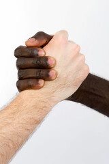 dunkelh&auml;utige und hellh&auml;utige H&auml;nde