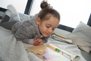 LITTLE GIRL READING A STORY