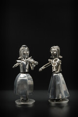 女性バイオリニスト2人の共演のフィギア・メタルフィギア