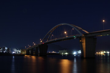 Obraz premium 地球とコンビナート！キラキラ光る夕日と海 山口県周南市