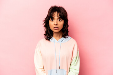 Obraz premium Young hispanic woman isolated on pink background sad, serious face, feeling miserable and displeased.