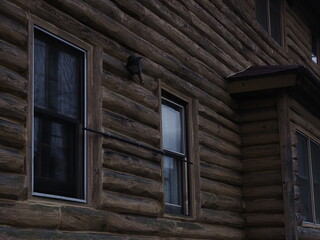 Fototapeta premium ログハウス風の家の壁