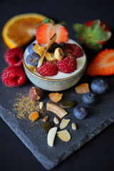 Müsli with yogurt and fruit
