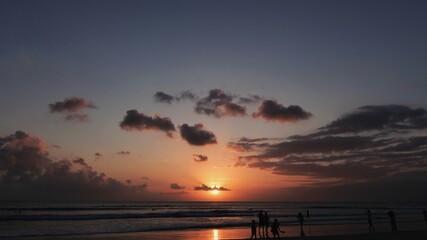 Obraz premium sunset over the sea, kuta beach, bali