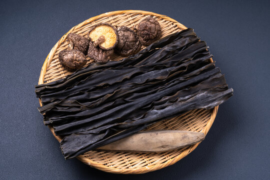 出汁（日高昆布・本枯れ節・乾燥椎茸）