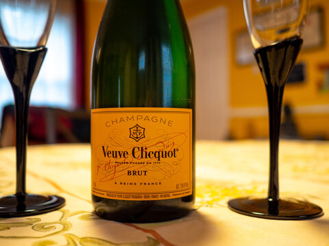 46,094 Veuve Images, Stock Photos, 3D objects, & Vectors