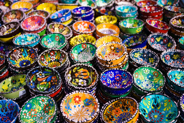 Classical and traditional Turkish colorful ceramics on the Istanbul Grand Bazaar. Istambul, Turkey
