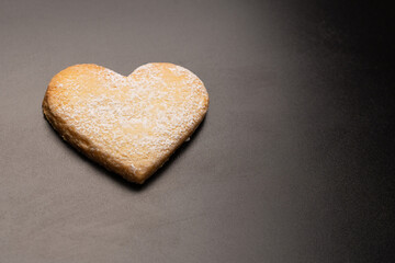 Obraz na płótnie Canvas Shortbread in the shape of a heart isolated on white background.