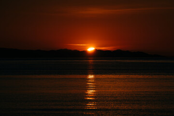 Obraz premium Sunset over the Olympic Mountains and Puget Sound