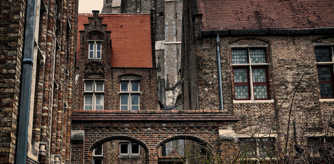 Fenêtres et façade flamandes à Brugge