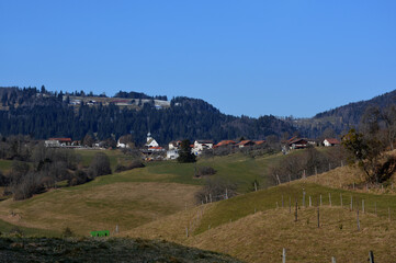 Fototapeta na wymiar Das Dorf Sornetan im Berner Jura, Schweiz