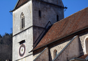Fototapeta na wymiar Die romanische Stiftskirche von Saint-Ursanne, Kanton Jura