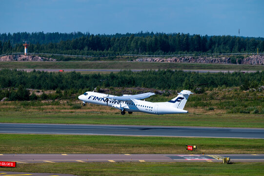 OH-ATM, Finnair ATR 72-500 operated by Norra taking off from Helsinki-Vantaa Airport
