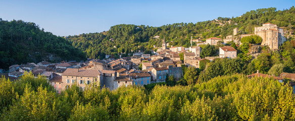 France, Ardèche (07), panorama sur la cité médiévale de Largentière. 