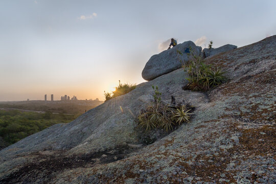 P&Ocirc;R DO SOL NA PEDRA DO MORCEGO