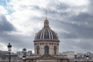 Obraz premium Exterior architecture of the Institut de France in Paris with the roofs