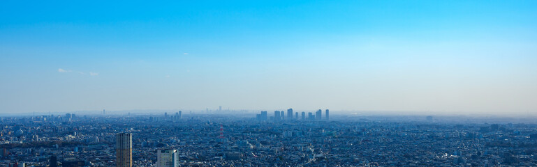 青空と都市風景