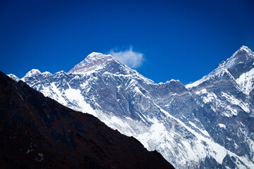 Naklejka premium Snow covered Mount Everest captured during Everest Base Camp Trek
