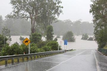 BRISBANE IPSWICH QUEENSLAND: Brisbane River at Colleges Crossing Floods February 2022 State of...