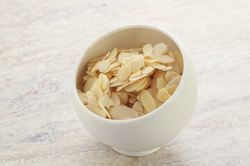Almond nut slices for culinary