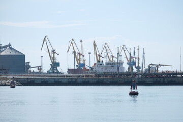 Fototapeta premium Aktau / Kazakhstan - 08.16.2018 : Lifting machines unload and load ships