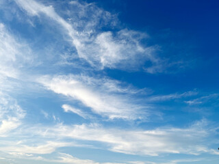 Refreshing blue sky and cloud background material_b_11