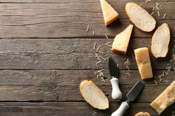 Fototapeta na wymiar Pieces of tasty Parmesan cheese and bread on wooden background