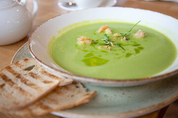 гренками
Zelenyy sup pyure iz ovoshchey s krevetkami i grenkami
​Посмотреть дополнительные материалы
50 / 5 000
Результаты перевода
Перевод
Green vegetable soup with shrimp and croutons