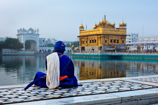 Unidentifiable Seekh Nihang warrior meditating at Sikh gurdwara Golden Temple (Harmandir Sahib). Amritsar, Punjab, India