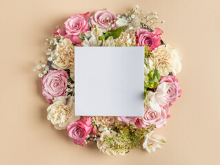 Obraz na płótnie Canvas bouquet of roses with a white card, mock up friendly