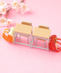 入学のイメージ（日の丸構図）｜机と椅子とランドセルと桜