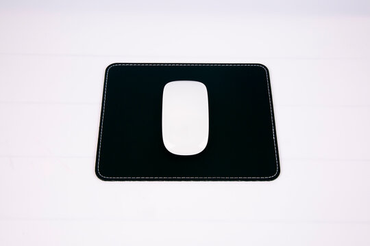 computer white mause on black leather mausped