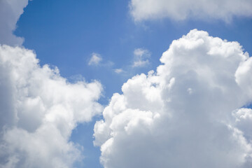Obraz premium blue sky with cloud in the summer for sky background 