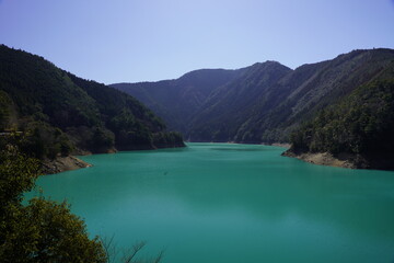奈良県　十津川村のダム湖 © PAE