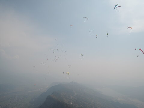 paragliding gaggle in Pokhara Nepal