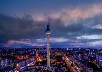 Fernsehturm Berlin im Sonnenuntergang 