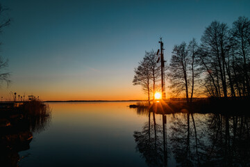 Obraz na płótnie Canvas sunset over lake