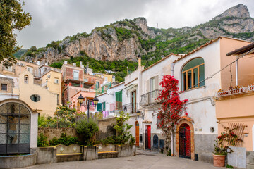 Fototapeta na wymiar Positano is a village on the Amalfi Coast (Province of Salerno), in Campania, Italy, mainly in an enclave in the hills leading down to the coast.