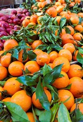Stragan z pomarańczami, Italia.