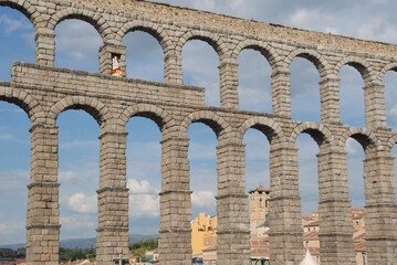 Fototapeta premium Histórico acueducto romano en la ciudad de Segovia, España