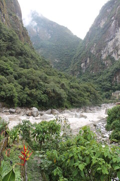 Vacaciones aguas calientes perú, Montaña de Machupichu turismo aventura. Montañas con niebla Ciudad, paseo, travel.