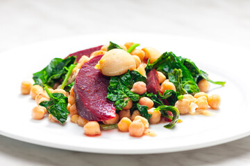 salad with red beet, spinach and chickpeas