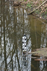 Water level indicator, tide gauge for measuring the height of the flood