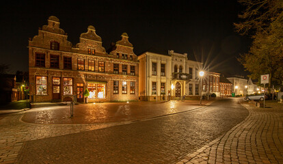 Fototapeta na wymiar Norden (Ostfriesland) Marktplatz Nacht Panorama