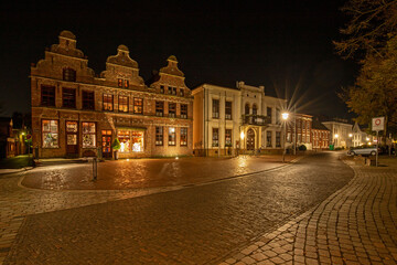 Fototapeta na wymiar Stadt Norden (Ostfriesland) Marktplatz bei Nacht