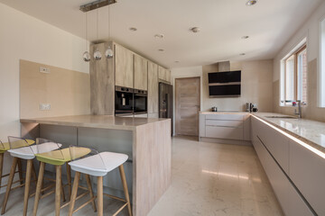 Fototapeta na wymiar Contemporary modern kitchen with breakfast bar