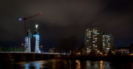 Fototapeta na wymiar Baustelle der neuen Pylonbrücke, dem neuen Wahrzeichen der Stadt Magdeburg, über den Fluss Elbe 