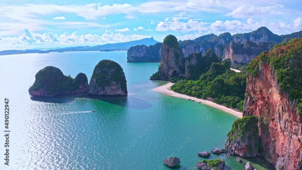 Wall mural Paradise island with idyllic beach and tropical nature. Thailand Krabi Railay